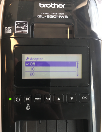 Brother QL-820NWB printer met 'Uit' geselecteerd in Adapter instellingen